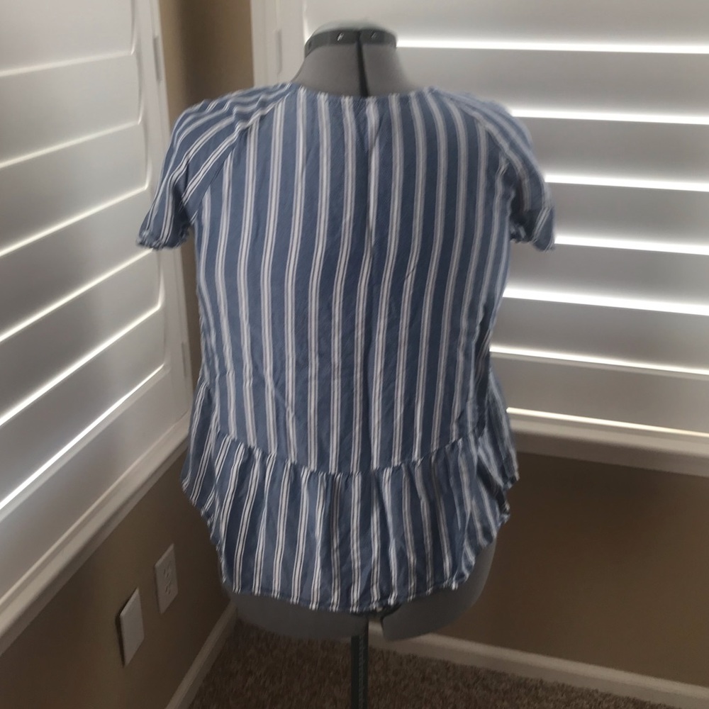 *donate 3/1/22* ArizonaJeanCo scoop neck top - Picture 3 of 6